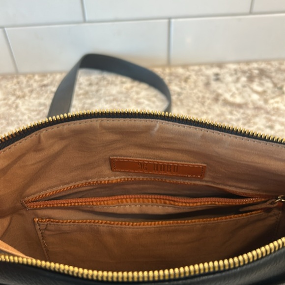 HOBO black pebbled leather crossbody bag w/ adjustable 24-27 in strap - Picture 7 of 8